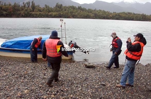 Barcaza lista para embarcar - Puerto Ral Marn Balmaceda