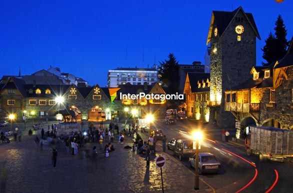 Noche en el Centro Cvico de Bariloche - San Carlos de Bariloche