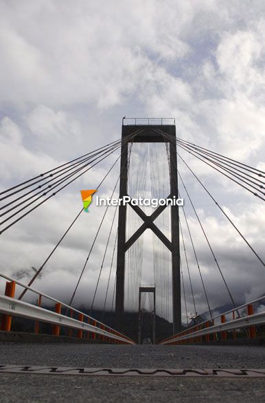 Puente sobre el Ro Yelcho - Chaitn / Futaleuf