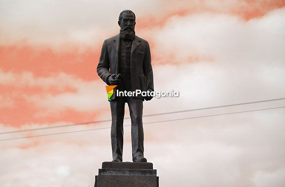 Monumento al Ing. Cesar Cipolletti - Cipolletti