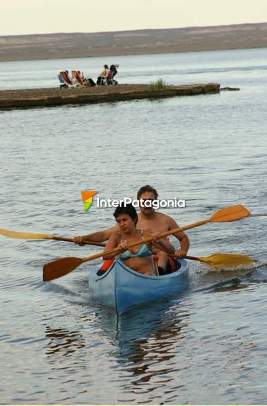 Remando en el lago - Cipolletti