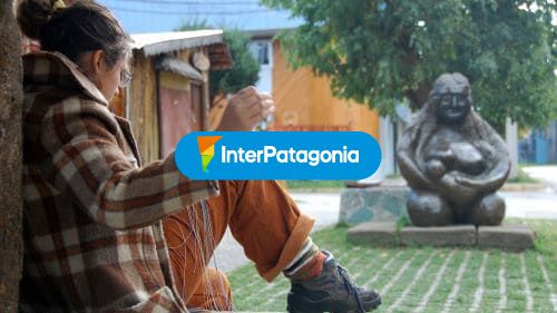 Tejiendo, enhebrando