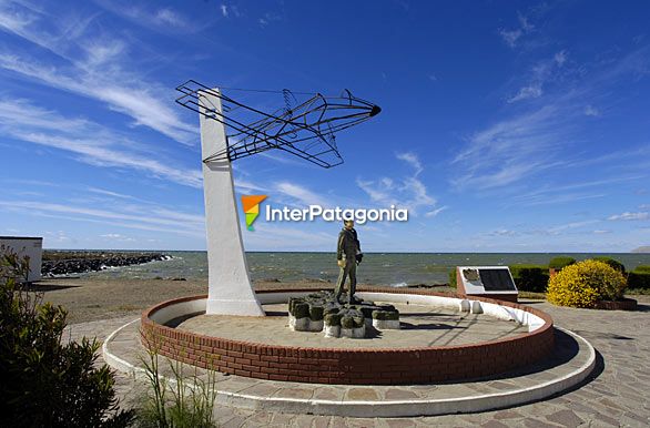 Monumento a los hroes cados en Malvinas - Comodoro Rivadavia