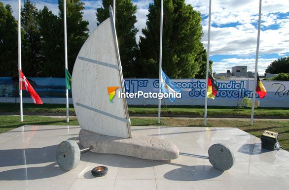 Monumento al carrovelismo - Comodoro Rivadavia