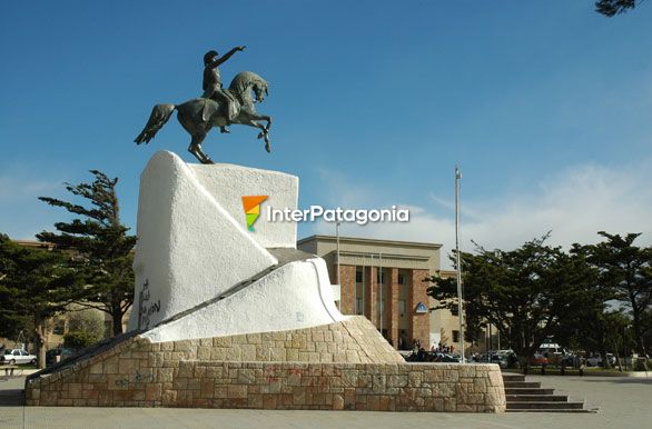 Monumento ecuestre al Gral. San Martn - Comodoro Rivadavia