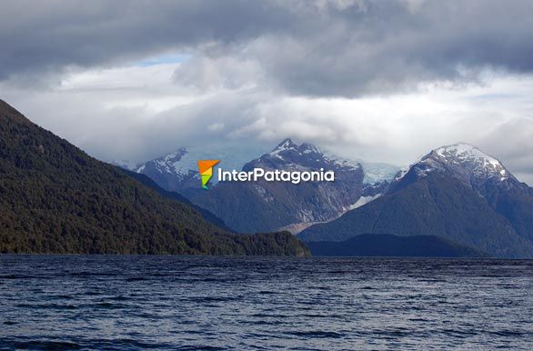 Glaciar Torrecillas, Lago Menndez - El Bolsn