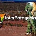 Giganotosaurus observa la ruta a El Chocón