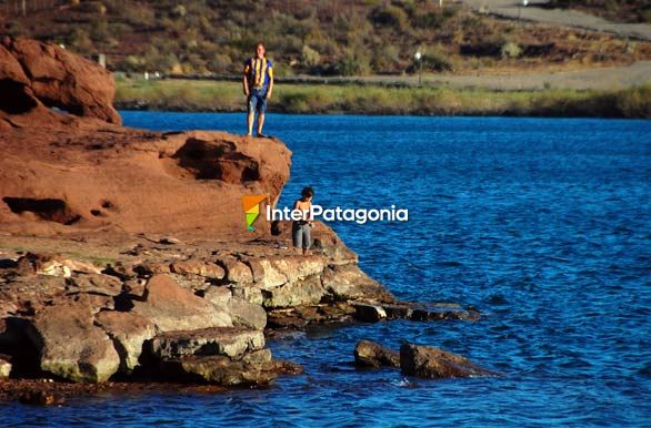 Pescando en el lago - Villa El Chocn