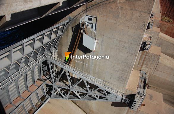 Floodgates, hydroelectric power station - Villa El Chocn