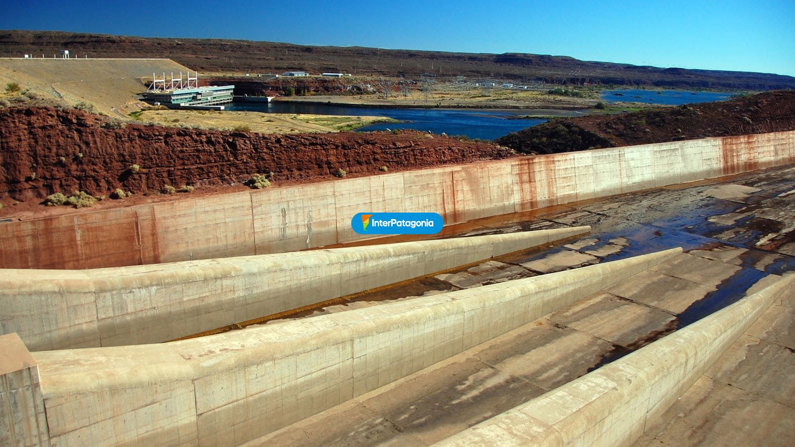 Represa, embalse Ezequiel Ramos Mexia - Villa El Choc�n