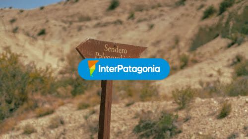 Cartel hacia el sendero