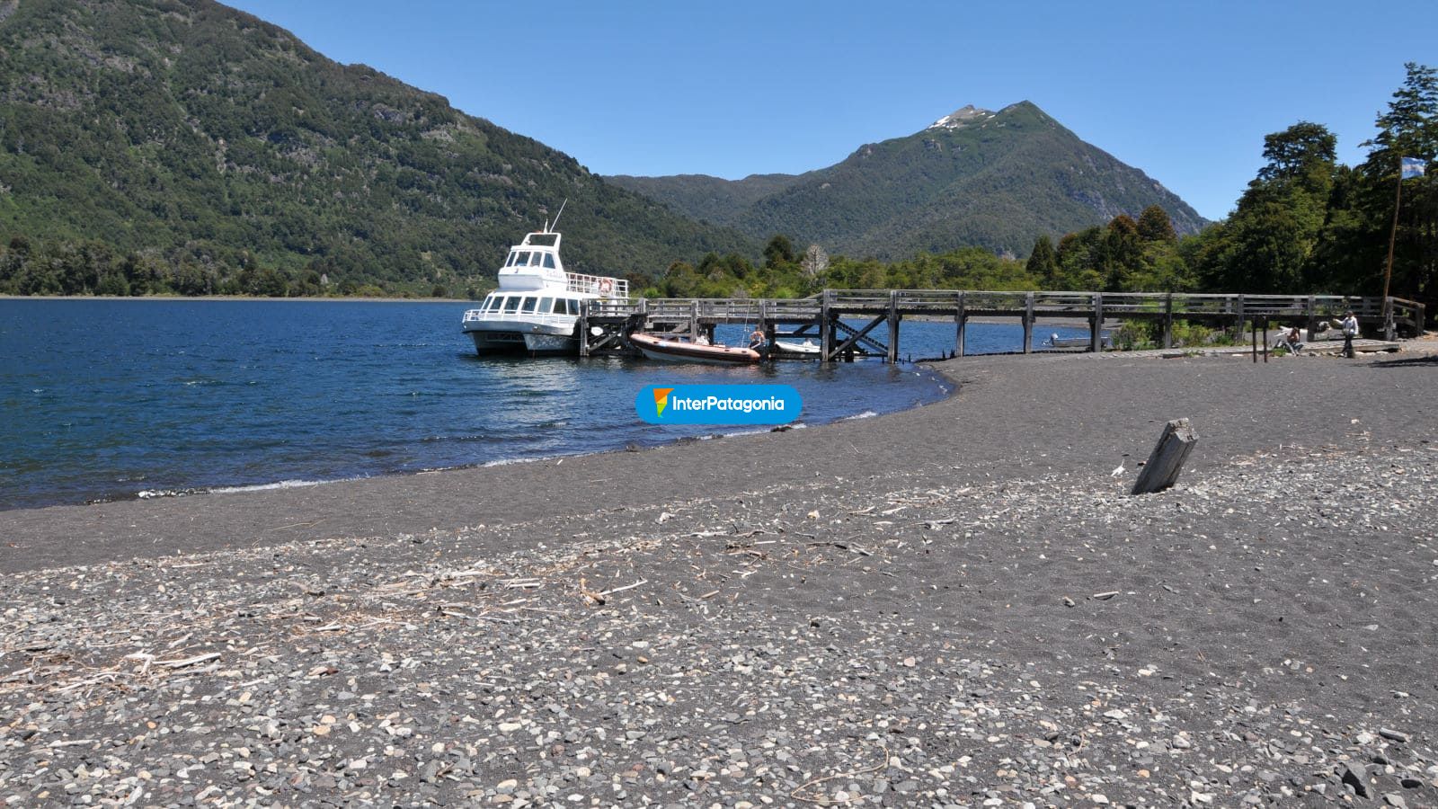 Catamar�n en el muelle - Jun�n de los Andes