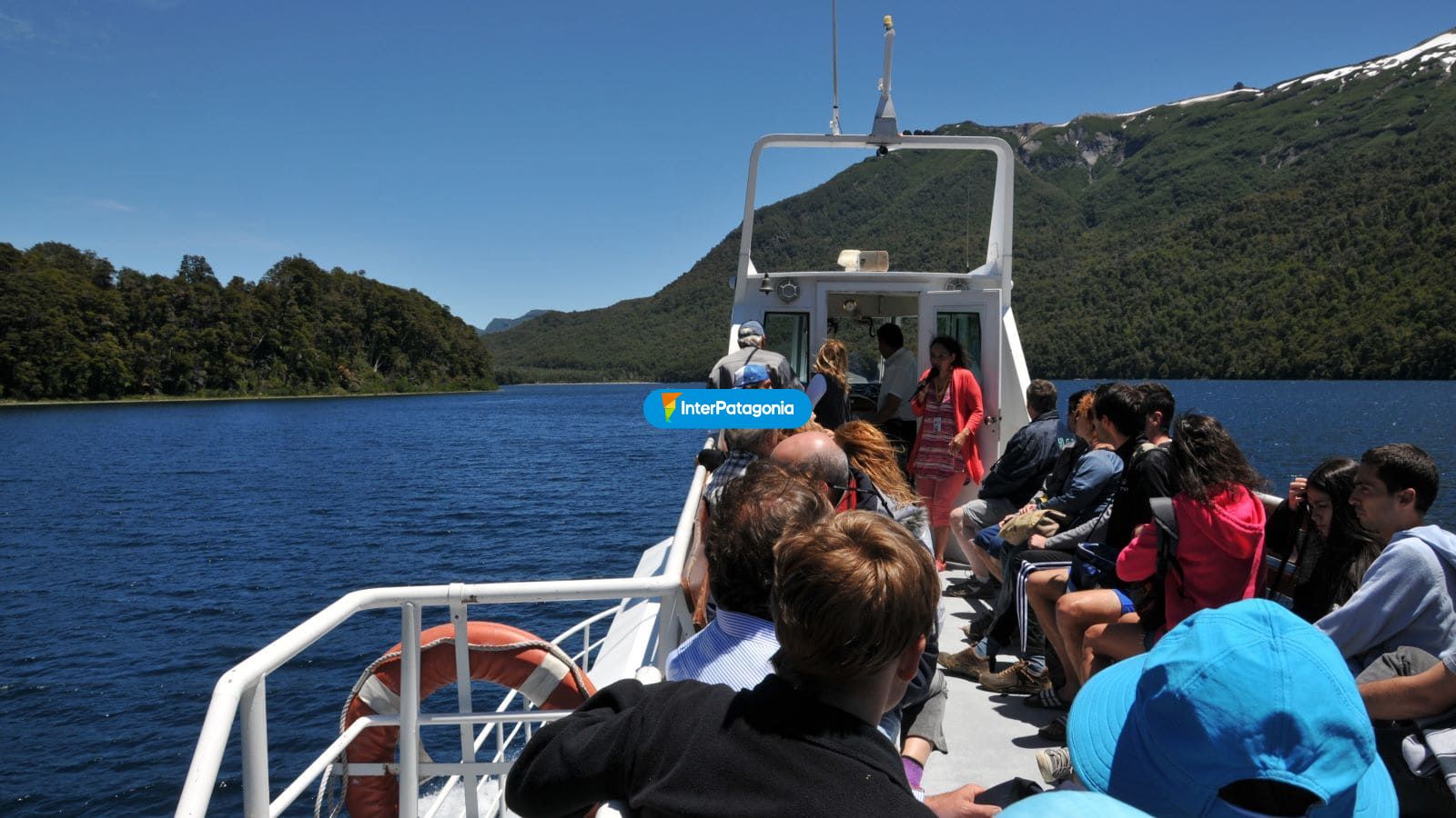Navegando el lago Huechulafquen - Jun�n de los Andes