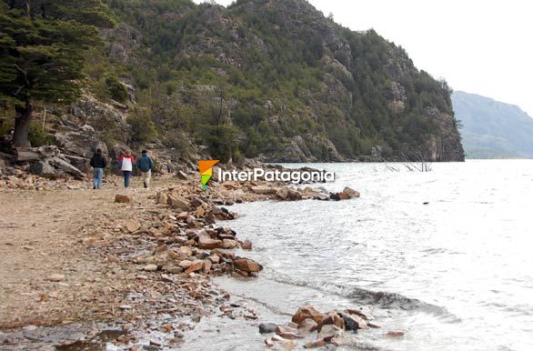 Touring along the shore - Lago Verde