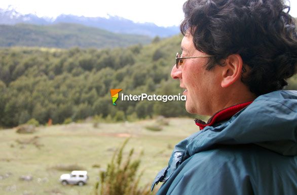 Cristian en el Alero Las Quemas - Lago Verde