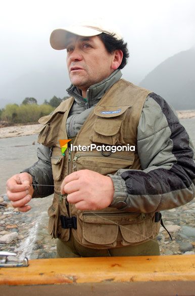 Pello, expert angler at the Rosselot - La Junta