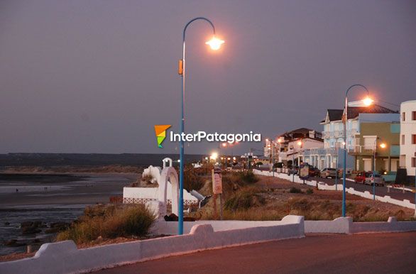 Costanera de noche - Las Grutas / San Antonio Oeste