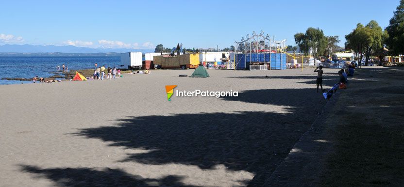 Parque de diversiones en la playa del Llanquihue - Llanquihue