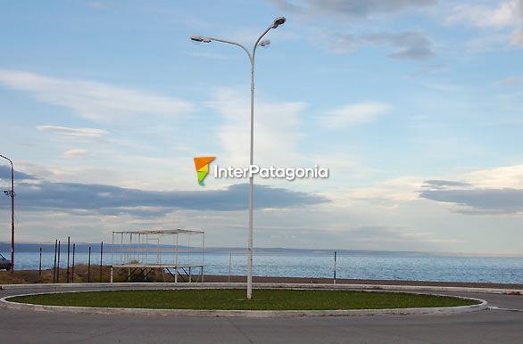 Costa del lago Buenos Aires y costanera - Los Antiguos