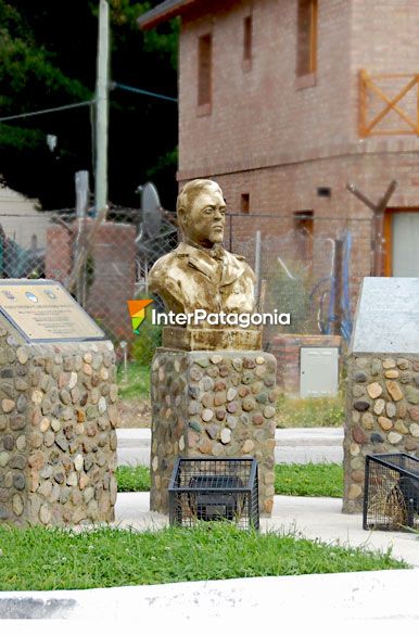 Homenaje a Carlos M. Moyano - Los Antiguos