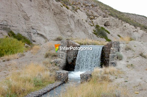 Canal de riego, del Ro Los Antiguos - Los Antiguos