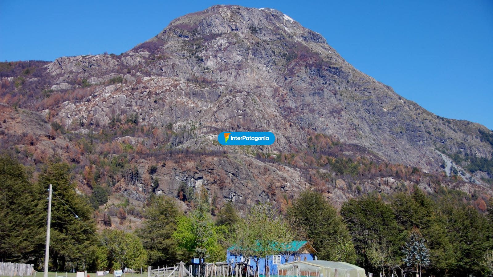 Al pie del cerro - Alto Palena