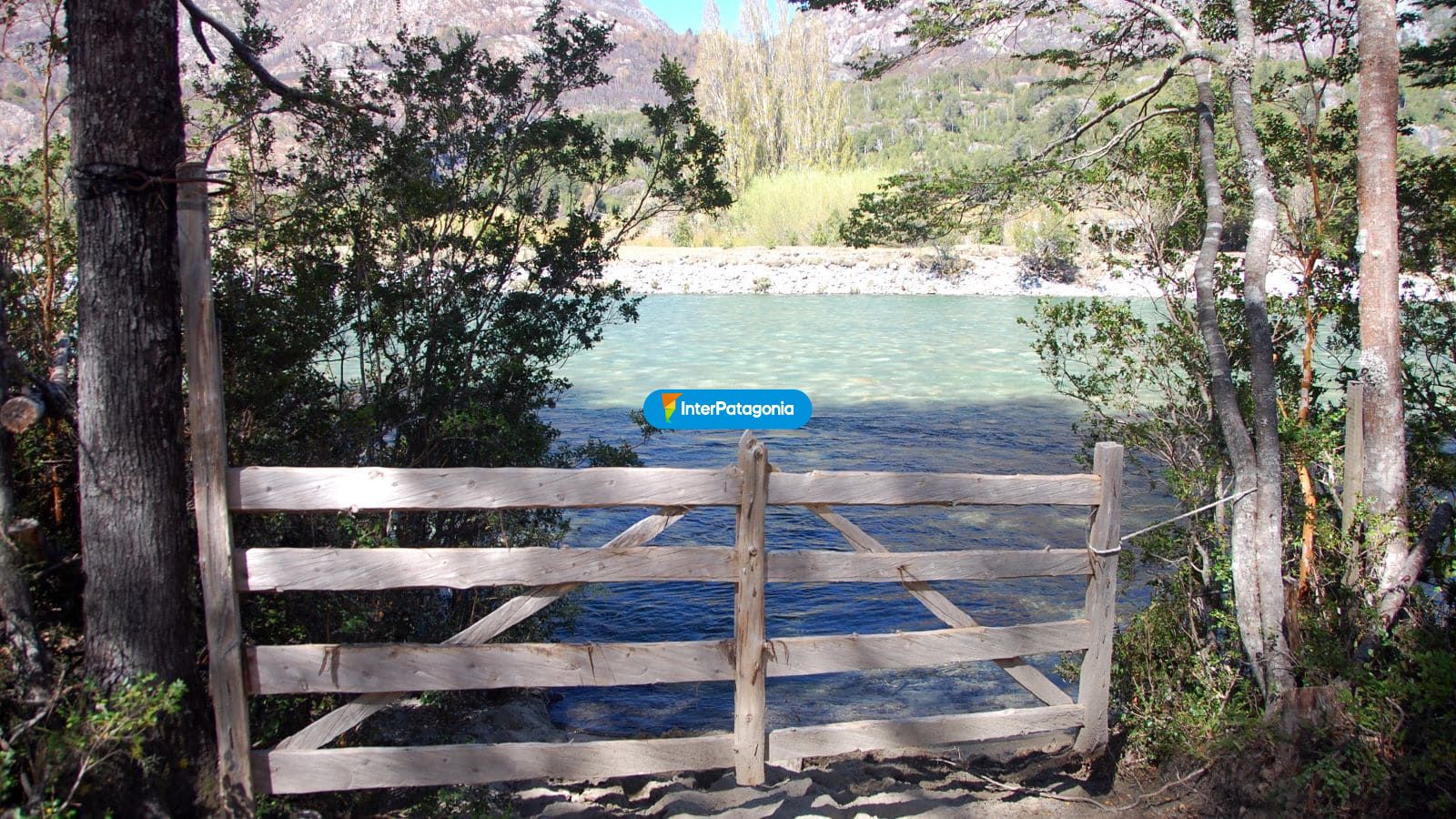 Tranquera al rio - Alto Palena