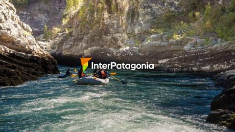 <i>Rafting</i> en los rápidos del Corcovado