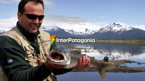 Pesca junto al glaciar