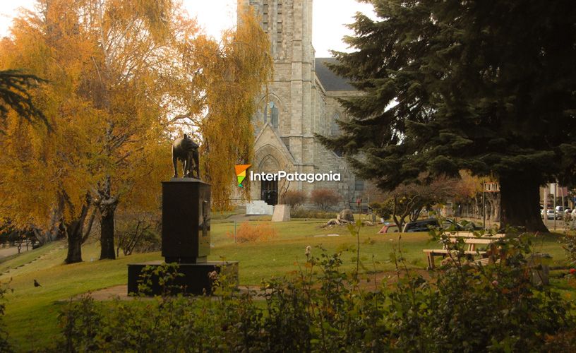 Líneas muy simples de piedra blanca