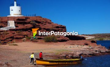 A Los Gigantes de El Chocón en lancha