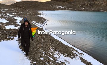 Walking to the lagoon of the floes and the glacier Vinciguerra