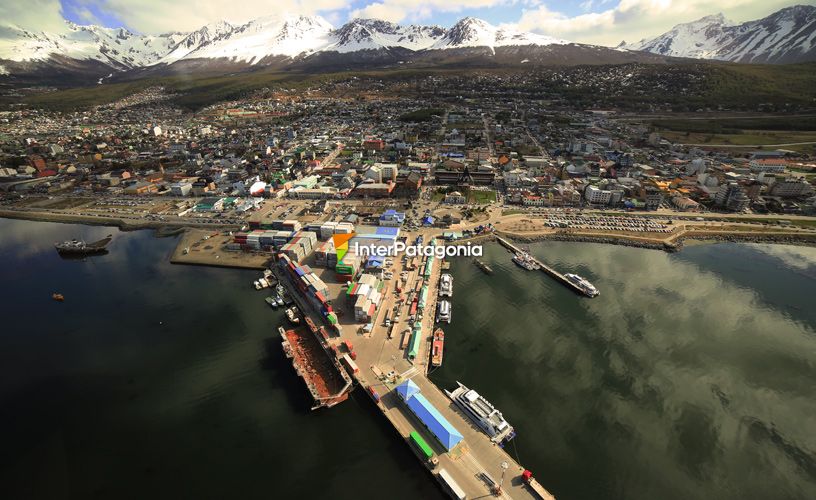 El sobrevuelo abraza la bahía