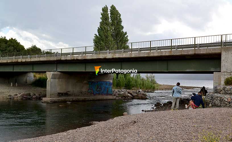 Puente Río Meliquina