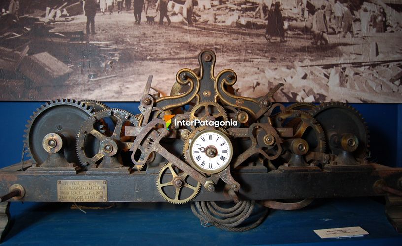 Maquinaria reloj ex Catedral de Ancud
