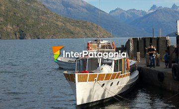 Navegando por las aguas del lago Puelo