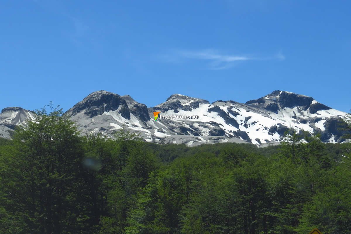 Views of the mountain range at Samore Pass
