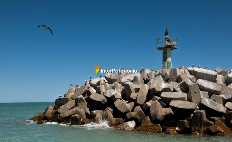 Faro del puerto