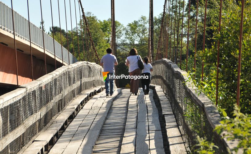 Quelhue footbridge