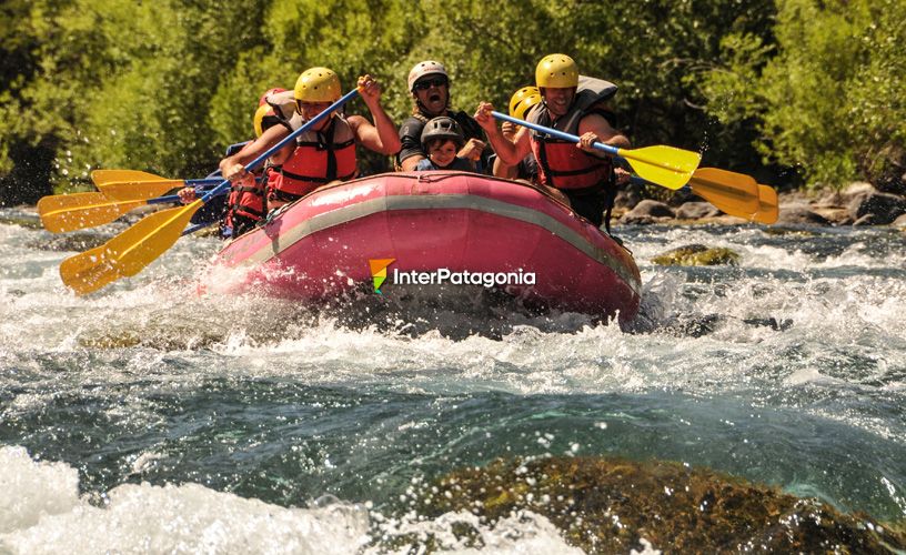 Suspendidos sobre el río Chimehuin