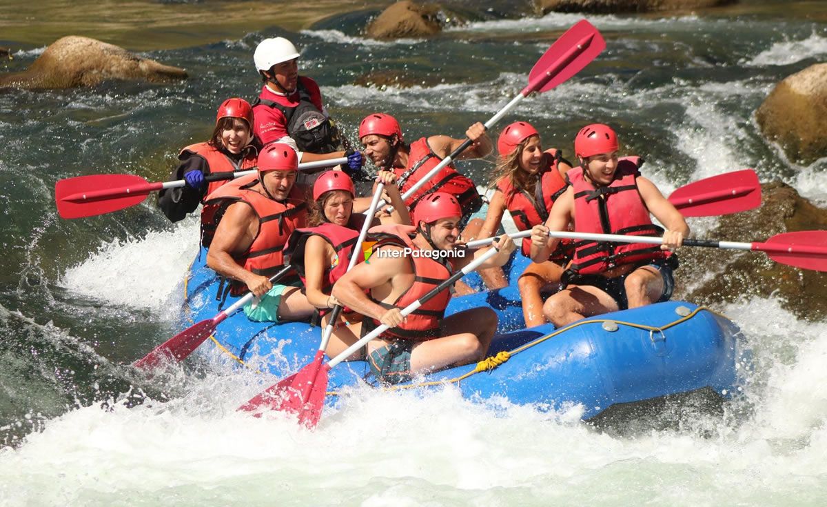 Rafting in the Aluminé river