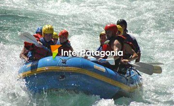 A puro rafting y aventura en el río Manso