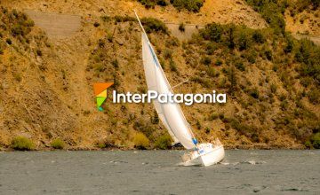 Sailing lake Lacar