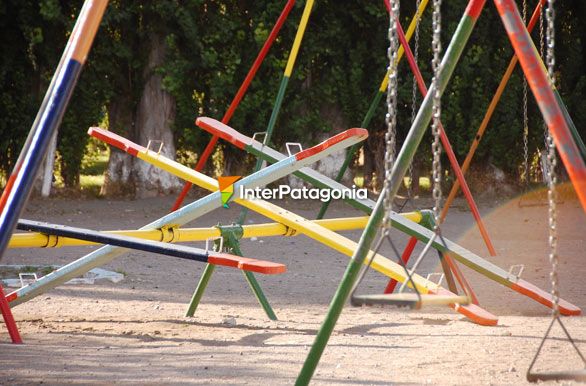 Juegos en la plazoleta - Perito Moreno