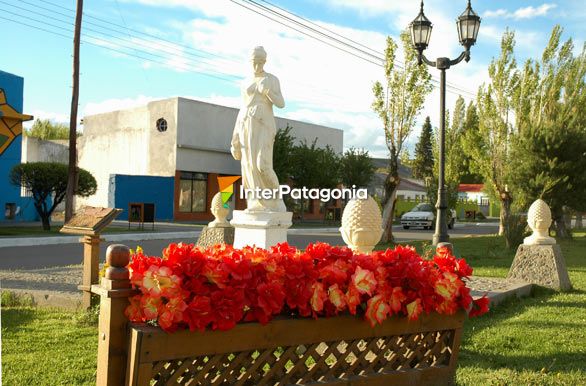 Decoradas y culturales plazoletas - Cte. Luis Piedra Buena