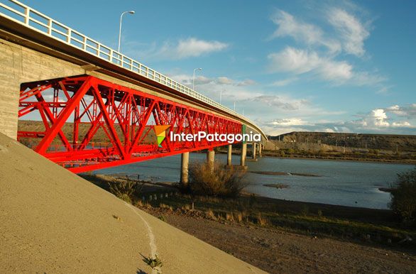 Puente río Santa Cruz