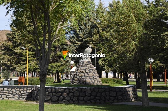 Vista de la plaza - Piedra del Aguila