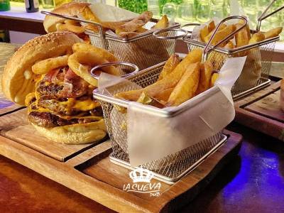 La Cueva Pub
