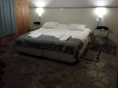 Hostelries Paralelo 42 Lodge