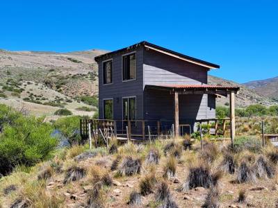 La Cabaña en El Campito sobre el Río Alumine